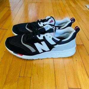 New Balance 997H Sneaker - Size 9